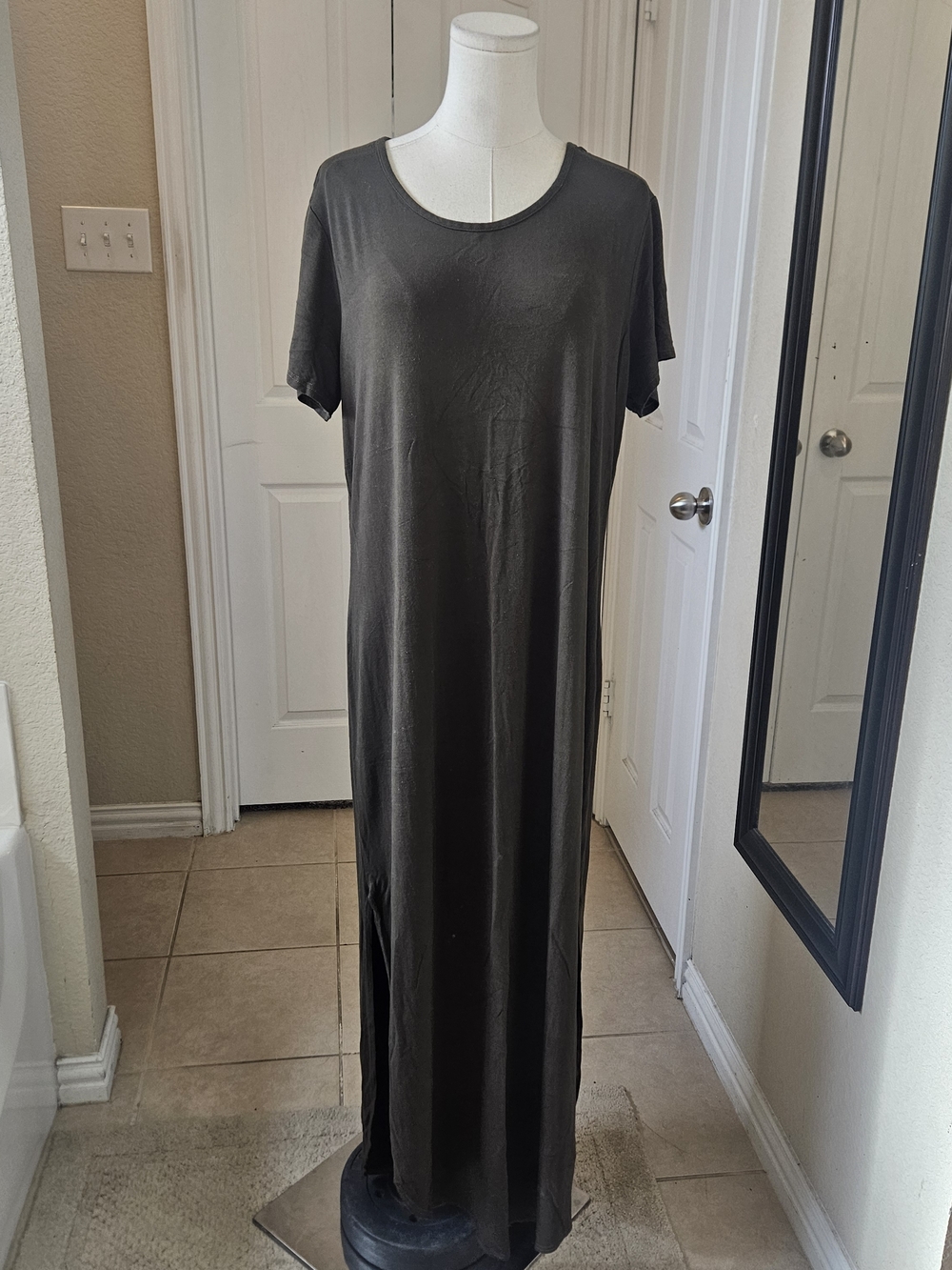 French Atmosphere Olive Green Short Sleeve Maxi Dress with Side Slits Size 1X - Picture 7 of 10